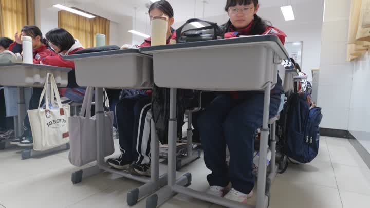 暖心实事教育惠民 扬州627万套课桌椅换新完成DB电竞app(图2)