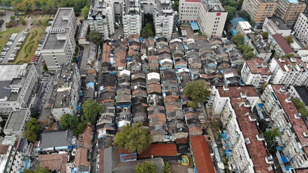  石榴新村片区改造后（上图）改造前（下图）对比图