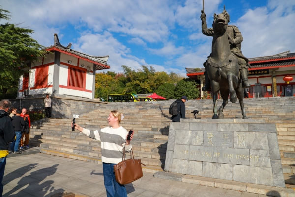 【2025打卡中国】徐州首日:千年汉风徐来 科技潮涌徐工 null