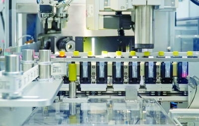 世和基因生产基地产线上的检测试剂盒。