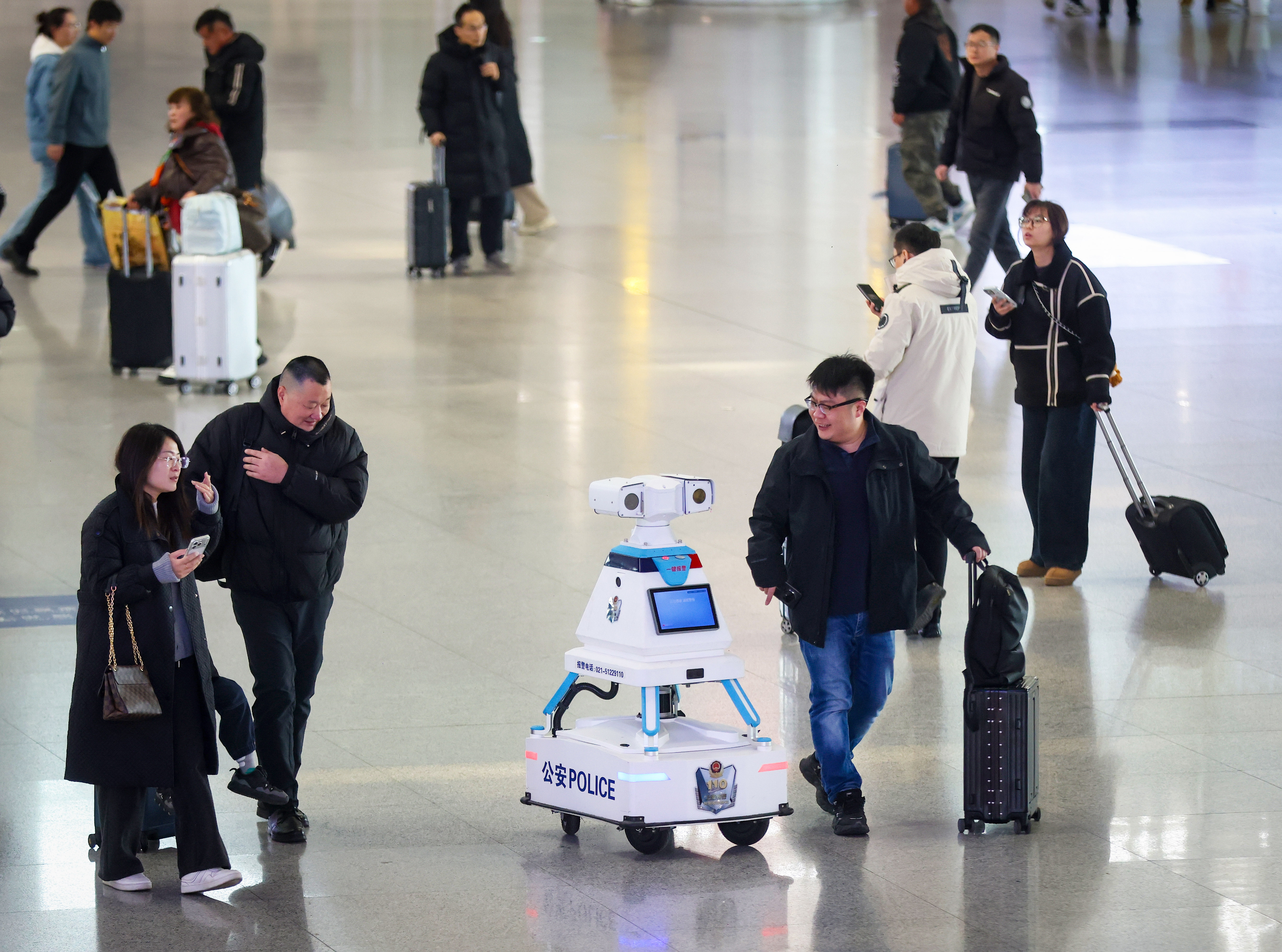 2月2日，春运开启。南京铁路公安处围绕"安全、有序、温馨"的春运目标，全面启用智慧警务系统护航春运。