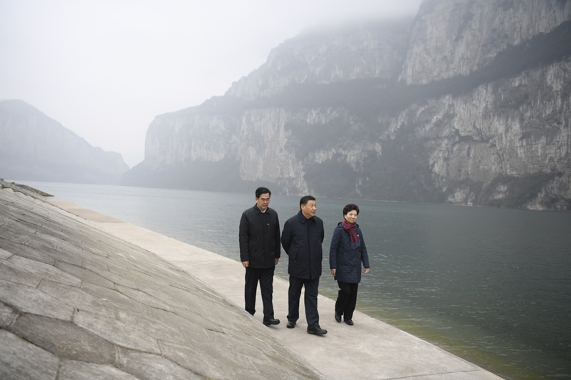 2021年2月3日下午,习近平总书记来到贵州毕节实地察看乌江六冲河段生态环境。