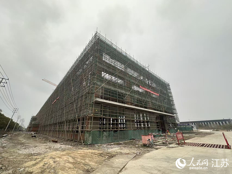 申源集团新项目厂房封顶，将与一期产线形成产业链闭环。人民网 赵登岩摄