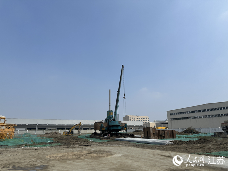 友润电子三期项目地基施工现场。人民网 李欣阳摄