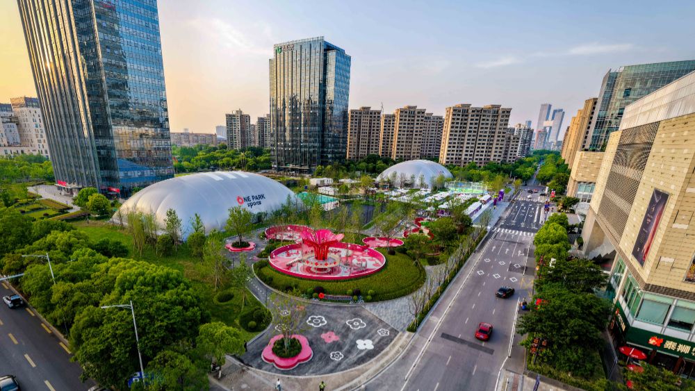 5月12日拍摄的位于元通商圈的华采天地华新城运动公园。南京日报/紫金山新闻记者 段仁虎 摄