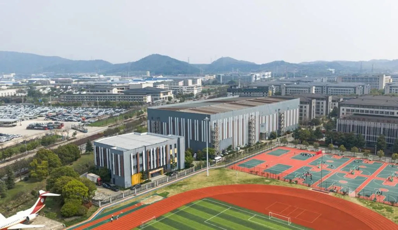 影棚设在无锡城市职业技术学院校园内。钱桥街道供图